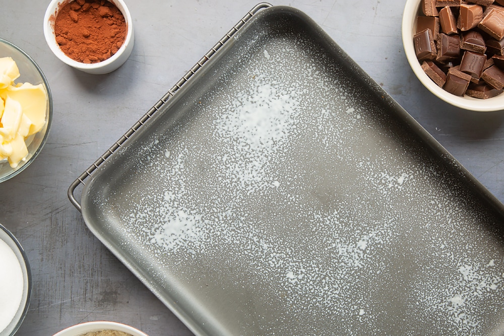 Lightly greased baking tray