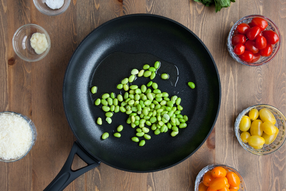 Frying edamame beans in the Pyrex Onyx frying pan