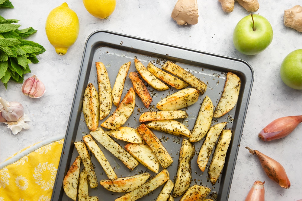Freshly baked herby chips