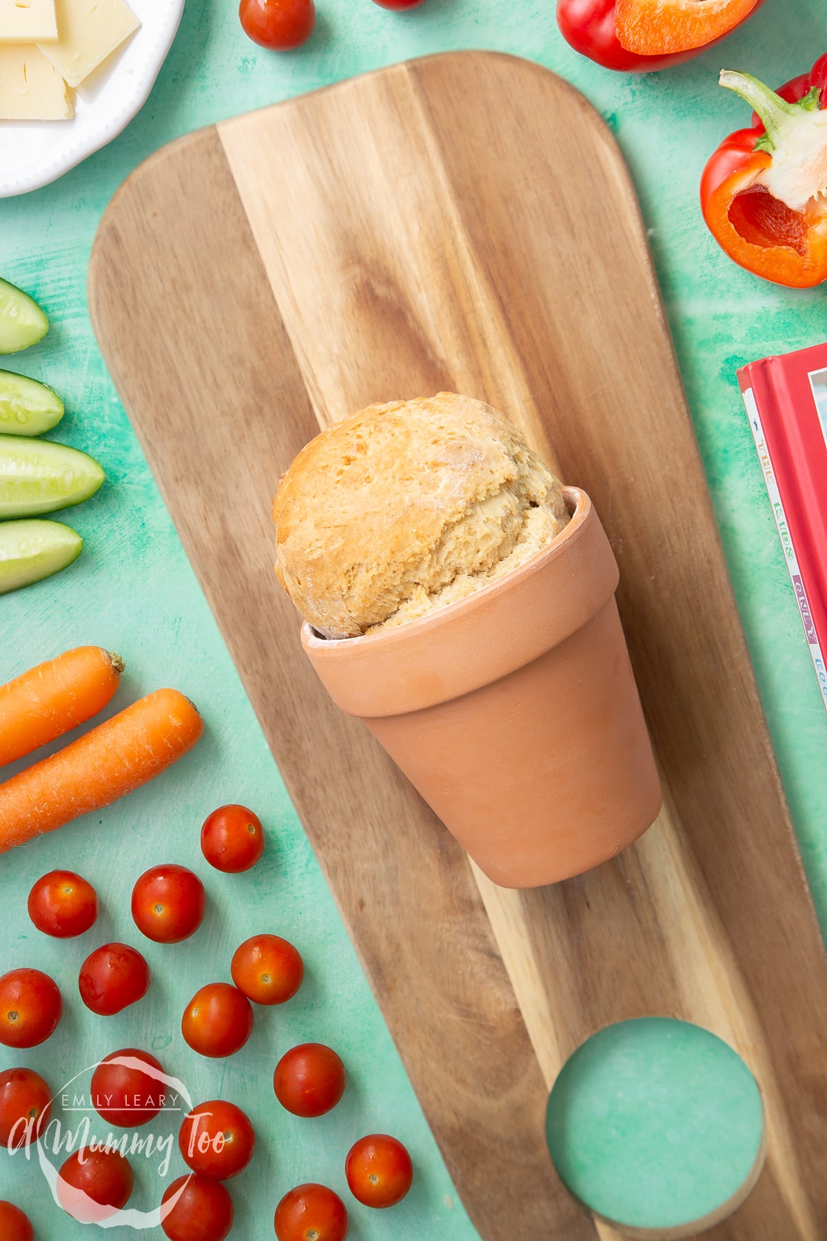 Overhead shot of Flowerpot bread served on a wooden plate