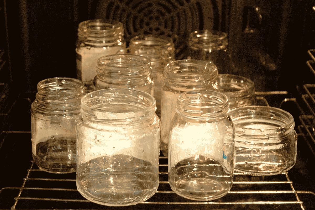 An image showing how to sterilise jars in an oven